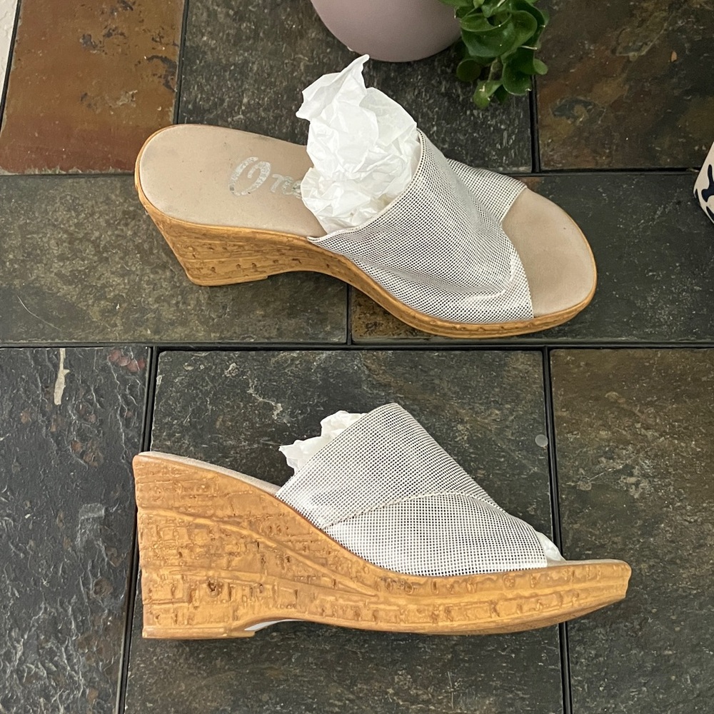 Onex White Silver Metallic Wedge Slide with Cork-Style Heel size 6 CHRISTINA-2‎